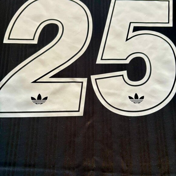 Oasis Black Tour Tshirt 2025 - Adidas Originals - Picture 2 of 5